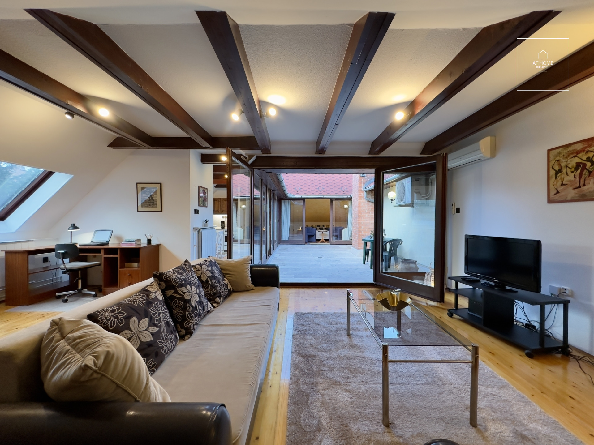 Attic apartment with a garage space in District II, Szemlőhegy