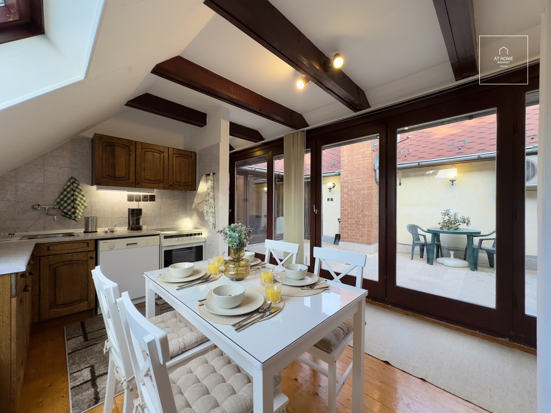 Attic apartment with a garage space in District II, Szemlőhegy