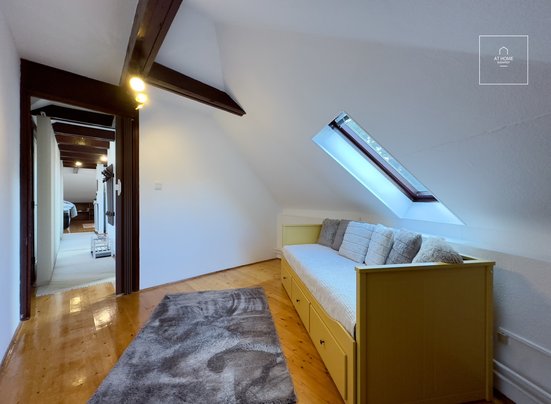 Attic apartment with a garage space in District II, Szemlőhegy