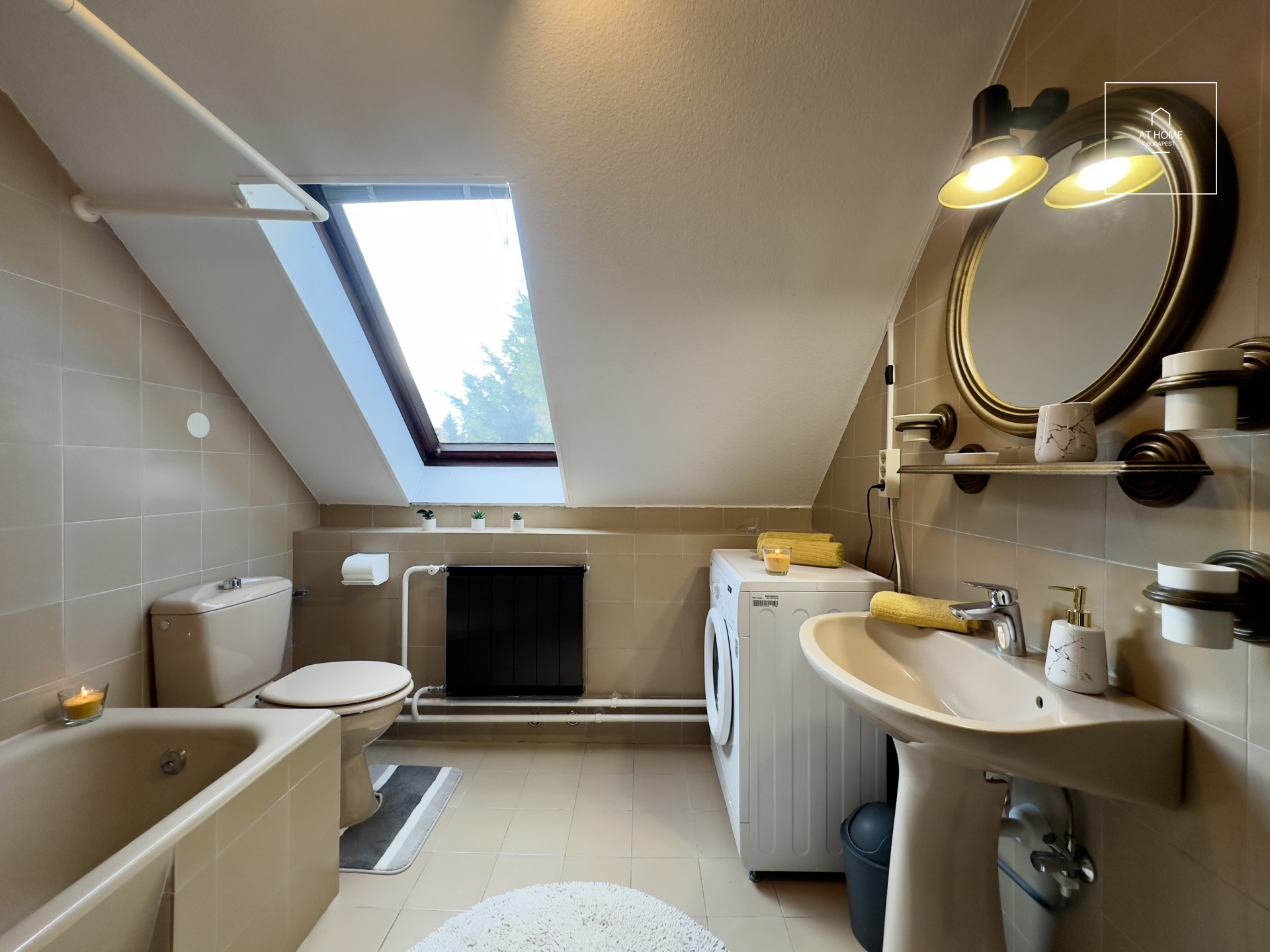Attic apartment with a garage space in District II, Szemlőhegy