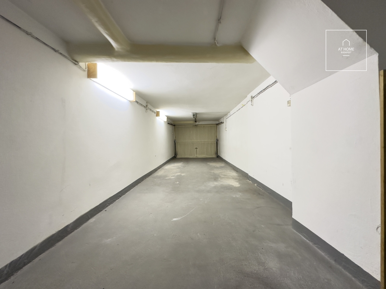 Attic apartment with a garage space in District II, Szemlőhegy