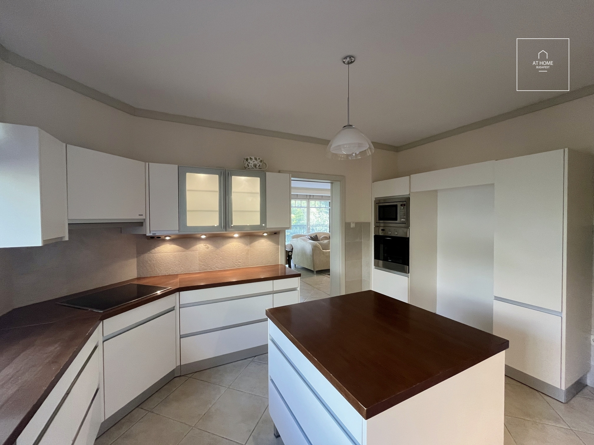 Premium Family Home with Panoramic View and Beautiful Landscaped Garden for sale, Budapest, district 2