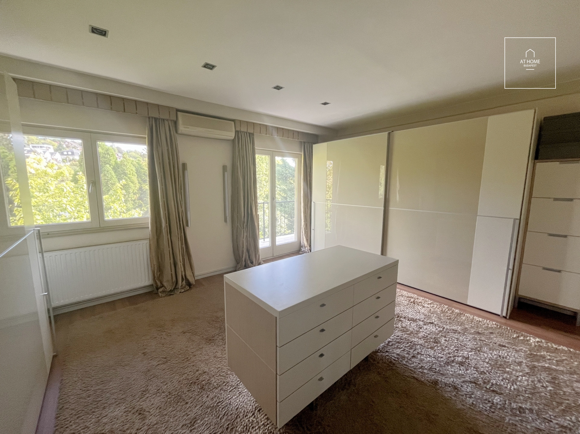 Premium Family Home with Panoramic View and Beautiful Landscaped Garden for sale, Budapest, district 2