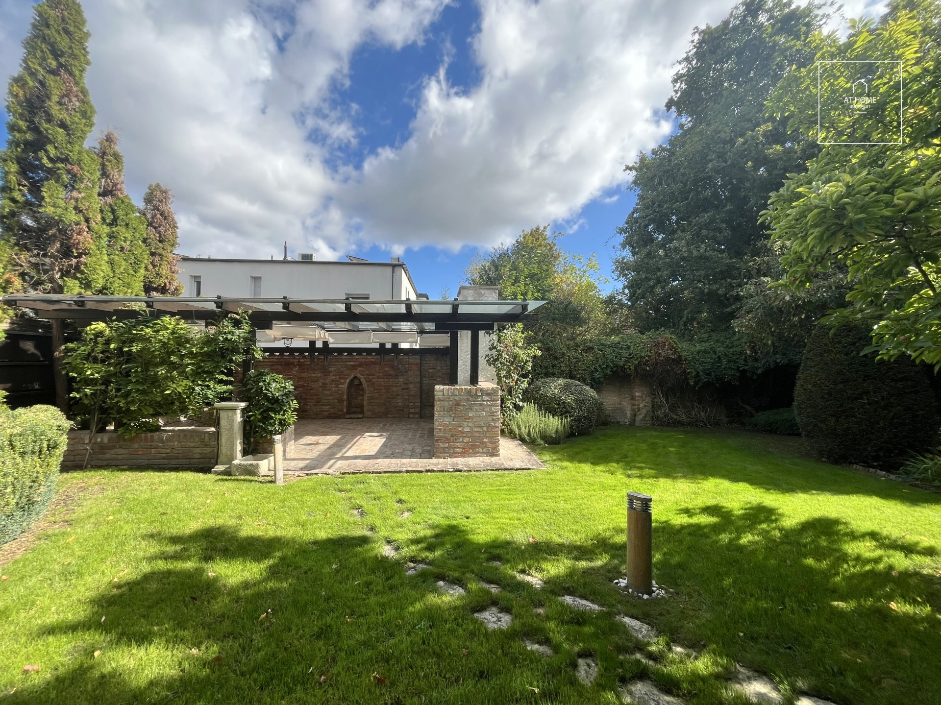 Premium Family Home with Panoramic View and Beautiful Landscaped Garden for sale, Budapest, district 2