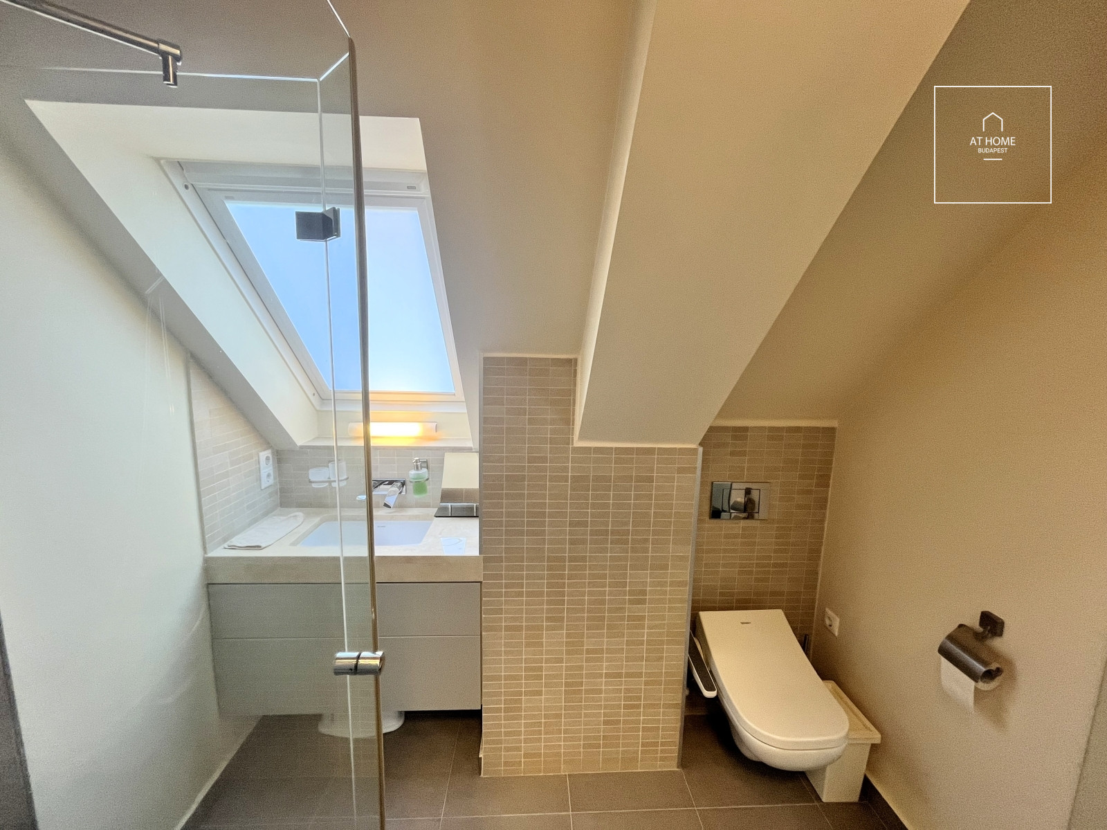 Four-bedroom Semi-Detached House for Rent in Virányos, District XII