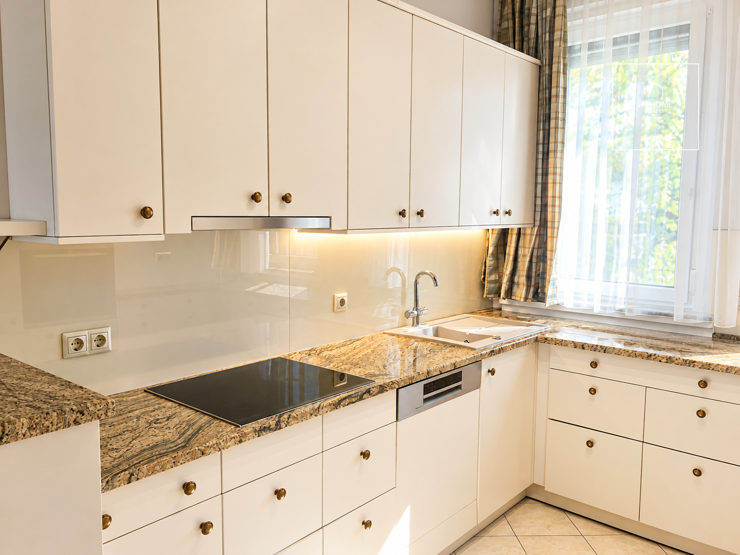 Elegant apartment for rent Budapest I. district,