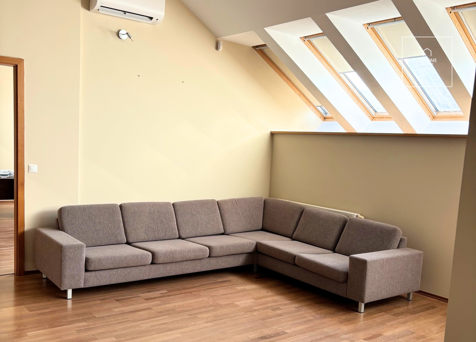 Two-story renovated apartment for rent in Budapest, District VI, Terézváros