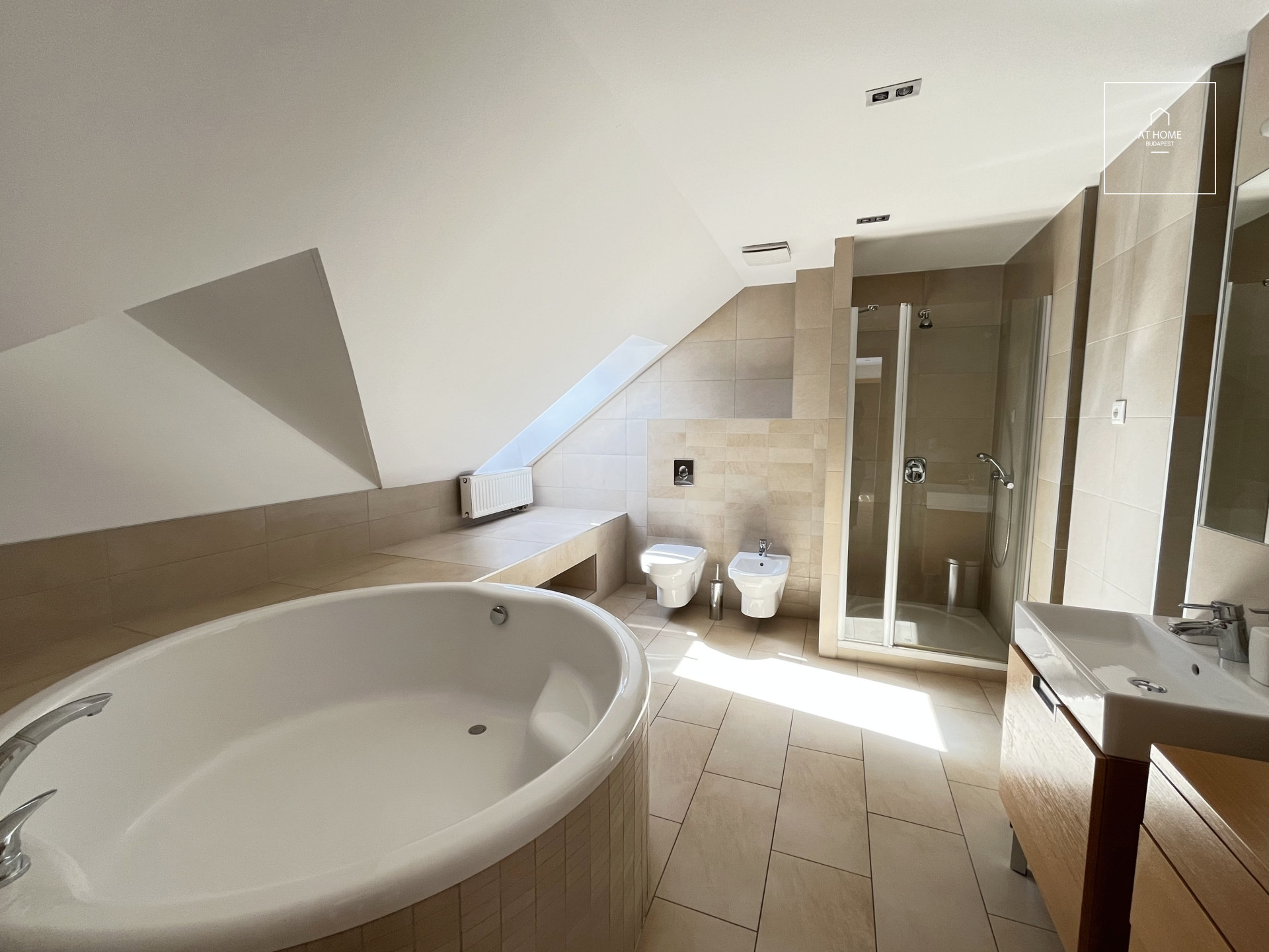Two-story renovated apartment for rent in Budapest, District VI, Terézváros