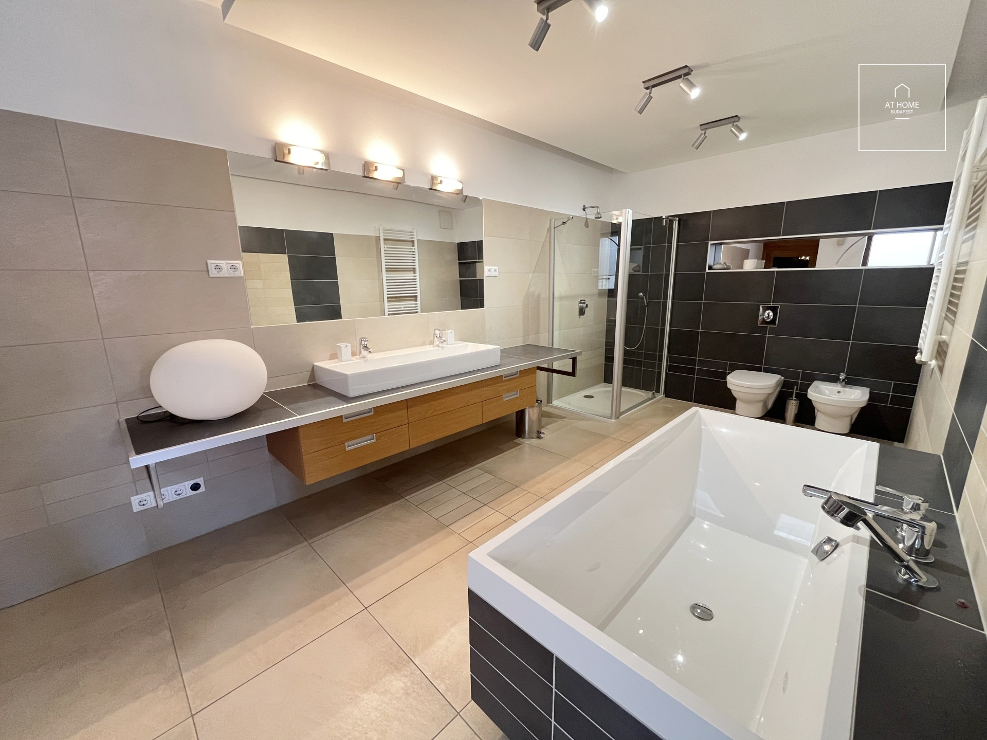 Two-story renovated apartment for rent in Budapest, District VI, Terézváros