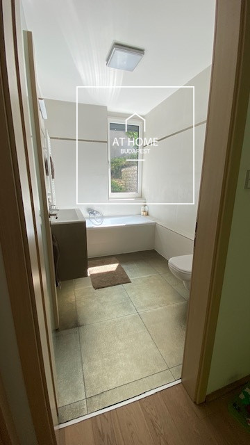 Three-bedroom Apartment with Terrace and Garden Access for Rent in Széphalom, District II