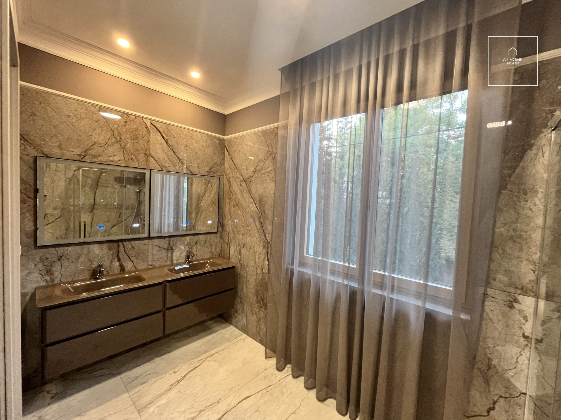 Newly-built Luxury Apartment for Rent in District XII