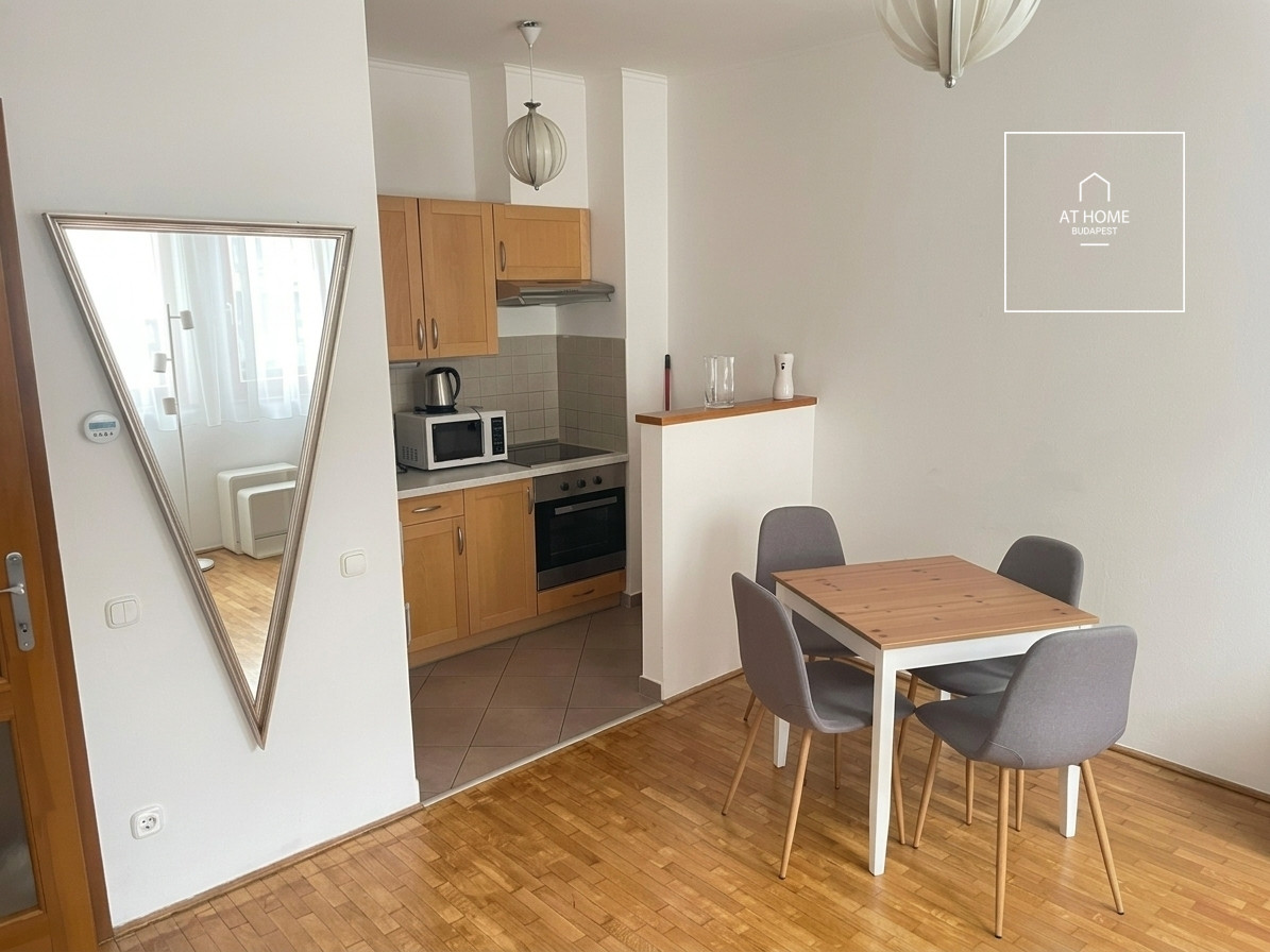 Modern studio apartment for sale, in District VII, in the vibrant heart of downtown