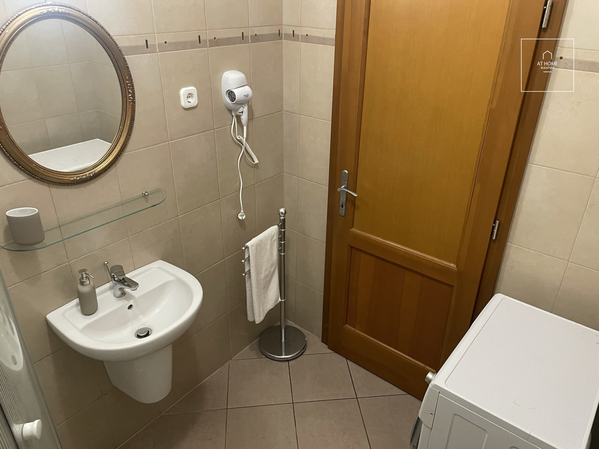 Modern studio apartment for sale, in District VII, in the vibrant heart of downtown