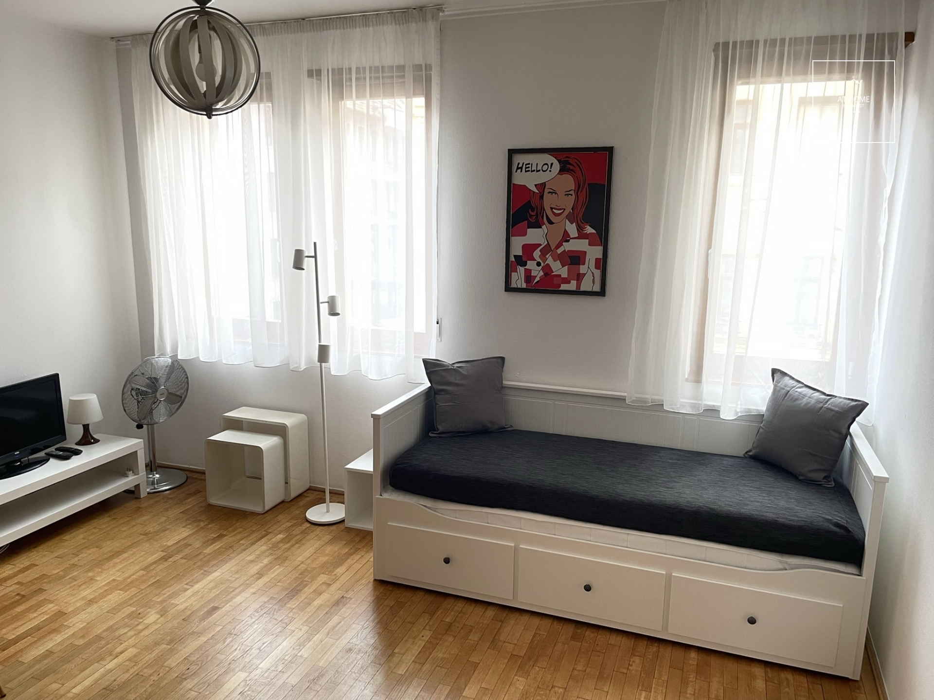 Modern garzonlakás eladó a VII. kerületben, a pezsgő Belvárosban