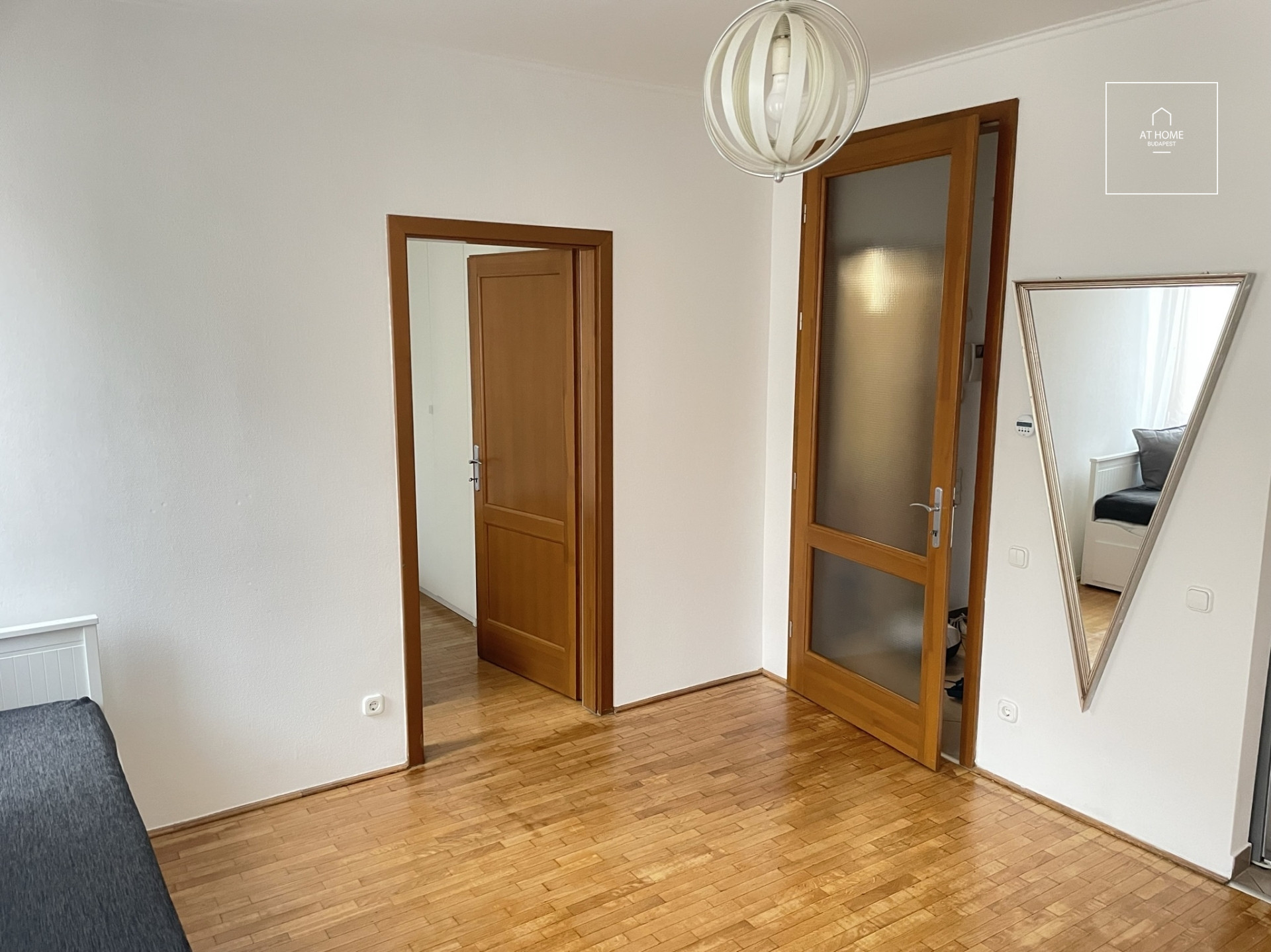 Modern garzonlakás eladó a VII. kerületben, a pezsgő Belvárosban