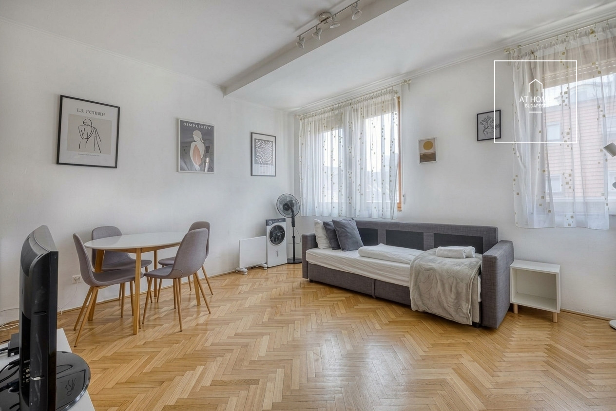 Modern studio Apartment in the vibrant Downtown, District VII