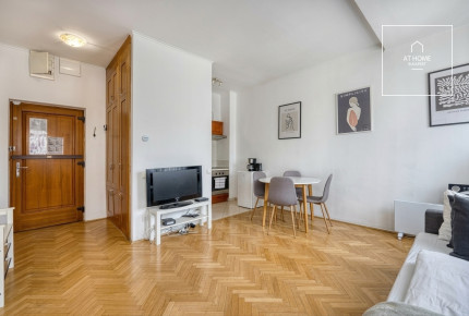 Modern garzonlakás eladó a VII. kerületben, a pezsgő Belvárosban