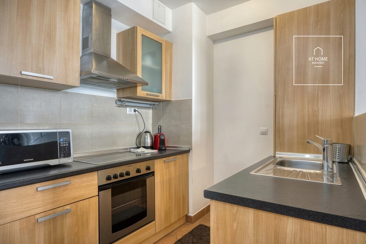 Modern lakás eladó a VII. kerületben, a pezsgő Belvárosban