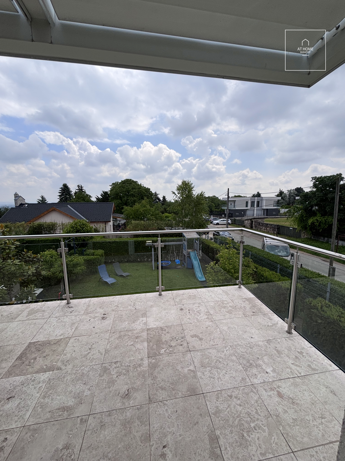 Modern Family Home with Private Garden in District III