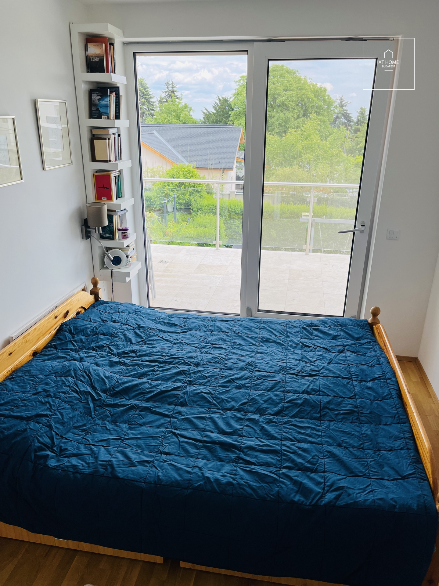 Modern, kertkapcsolatos családi ház a III. kerületben