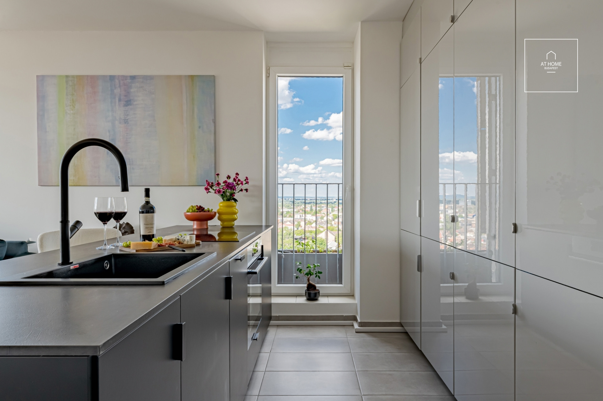 Apartment with Panoramic Views of the Buda Hills near Marina-part for sale, Budapest District IV