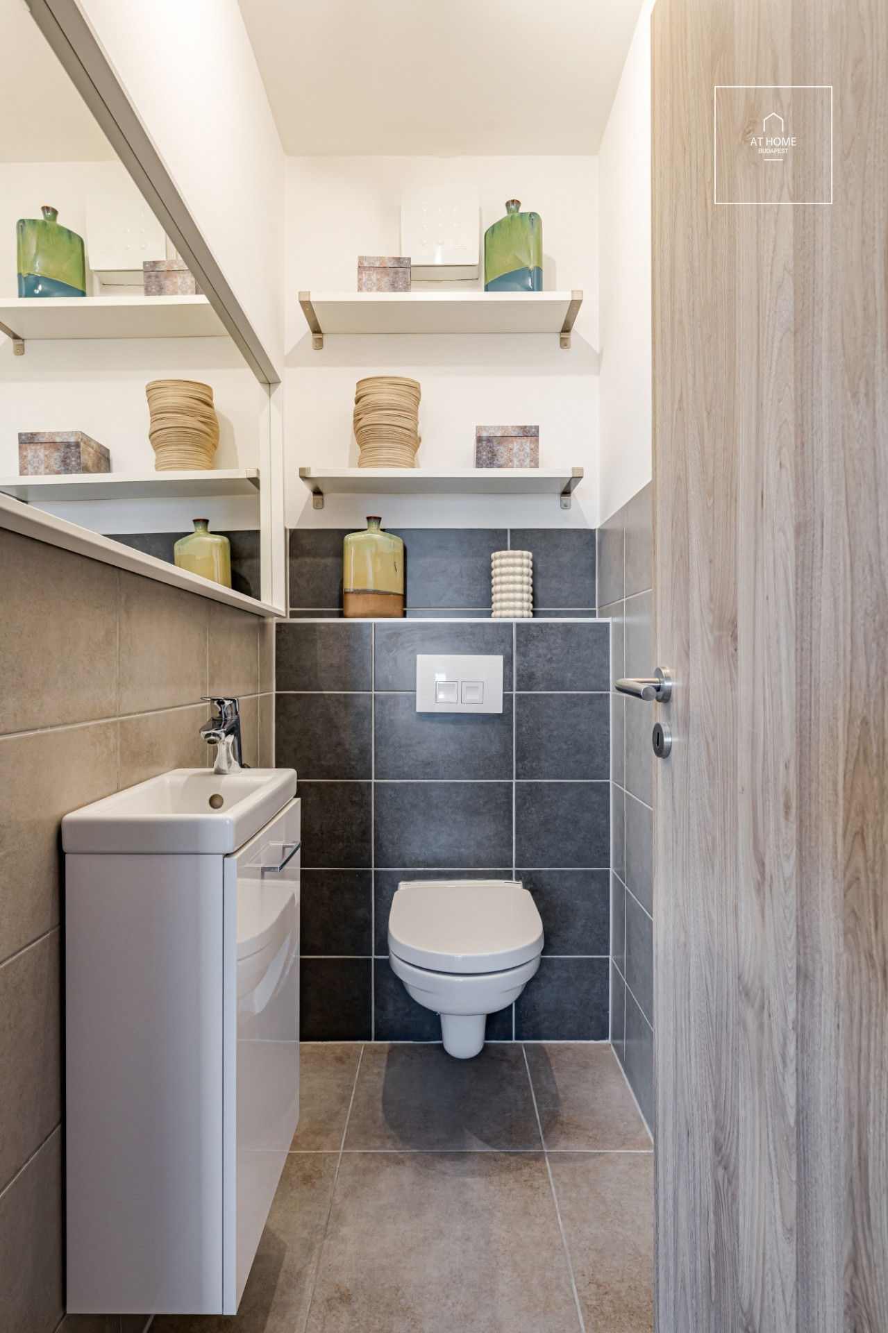 Apartment with Panoramic Views of the Buda Hills near Marina-part for sale, Budapest District IV