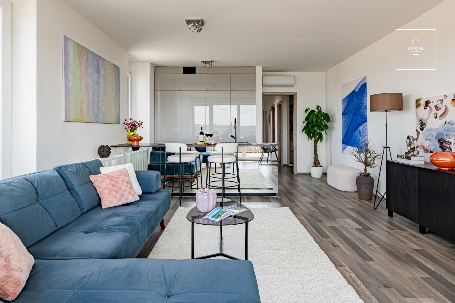 Budai hegyekre néző panorámás lakás a Marina-part közelében, IV. kerület