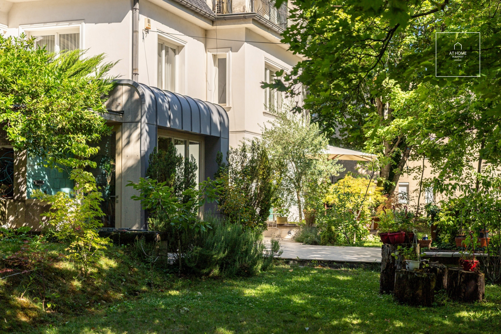 Classic Grand Bourgeois Villa in Kissvábjegy