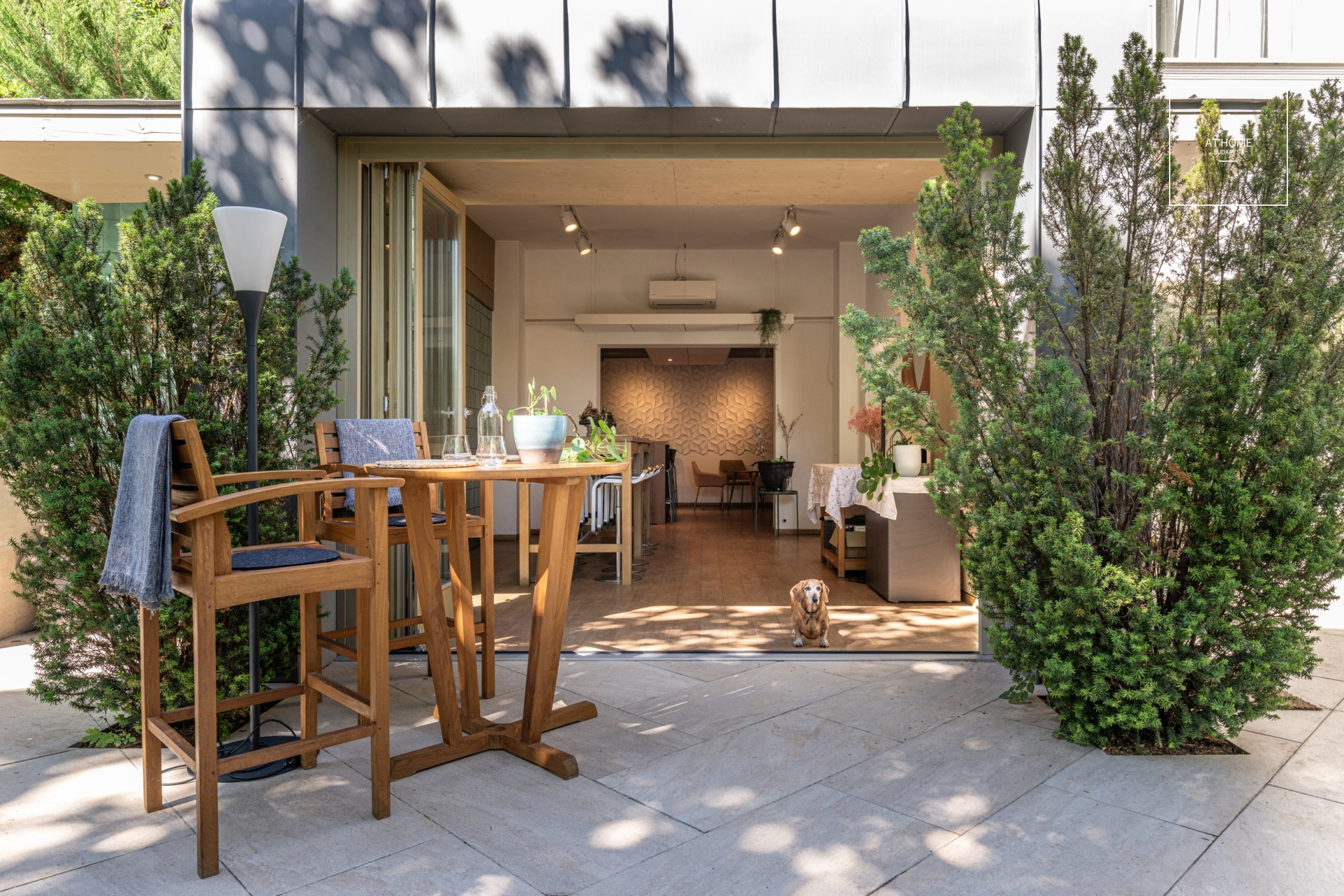 Klasszikus nagypolgári villa ősfás saroktelken Kissvábhegyen
