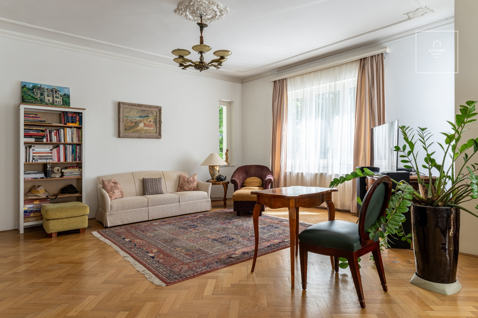 Classic Grand Bourgeois Villa in Kissvábjegy