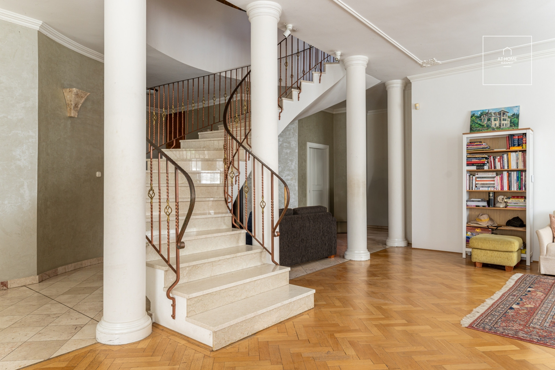 Classic Grand Bourgeois Villa in Kissvábjegy