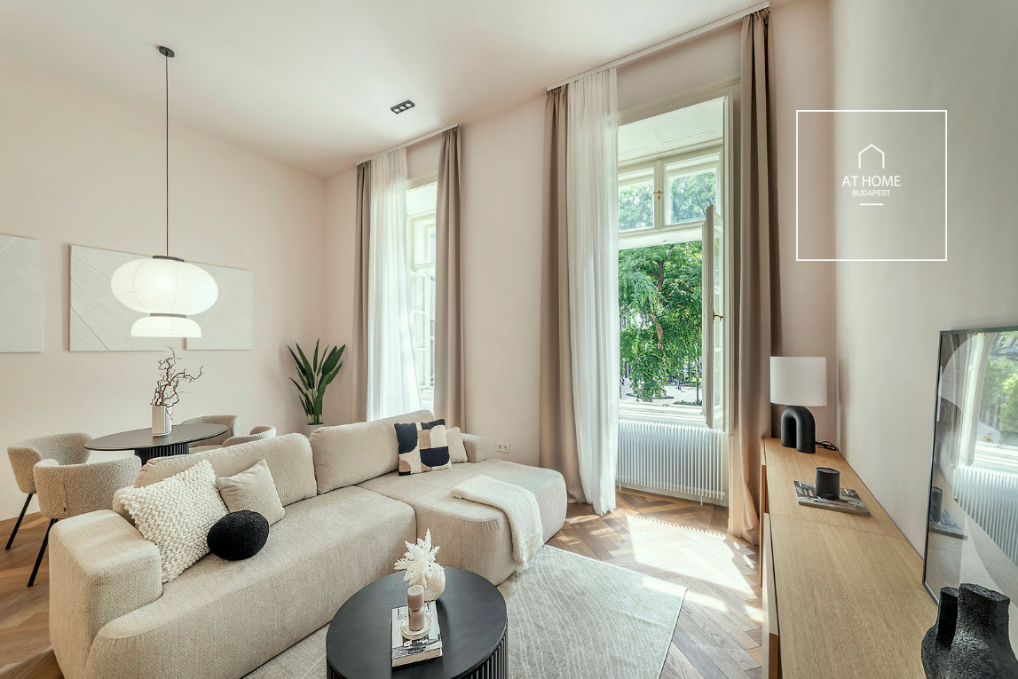 Renovated 68 sqm, 2-bedroom downtown apartment near the Basilica