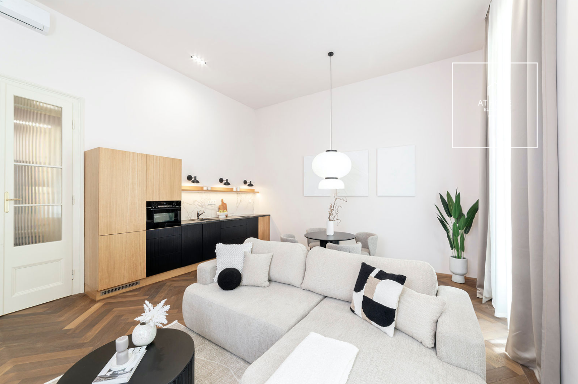 Renovated 68 sqm, 2-bedroom downtown apartment near the Basilica