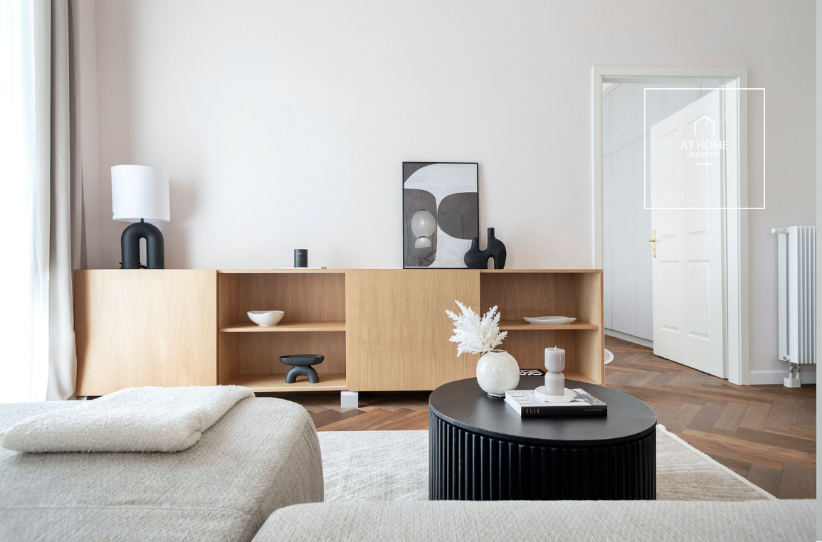 Renovated 68 sqm, 2-bedroom downtown apartment near the Basilica