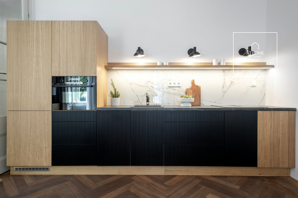 Renovated 68 sqm, 2-bedroom downtown apartment near the Basilica