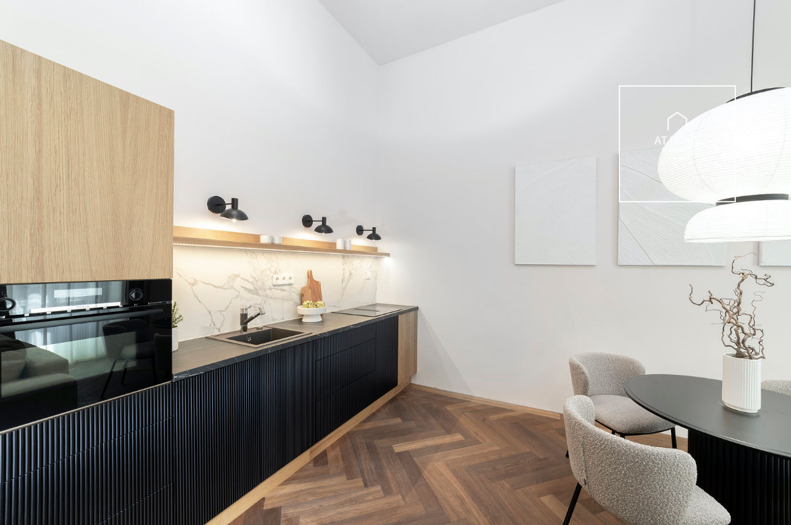 Renovated 68 sqm, 2-bedroom downtown apartment near the Basilica