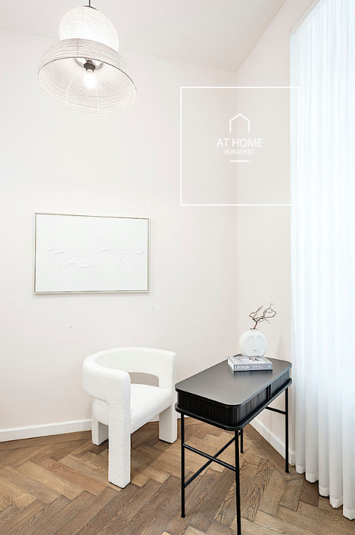 Renovated 68 sqm, 2-bedroom downtown apartment near the Basilica