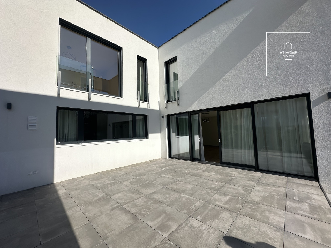 Minimalist-style 3-story family house in District III, Csúcshegy