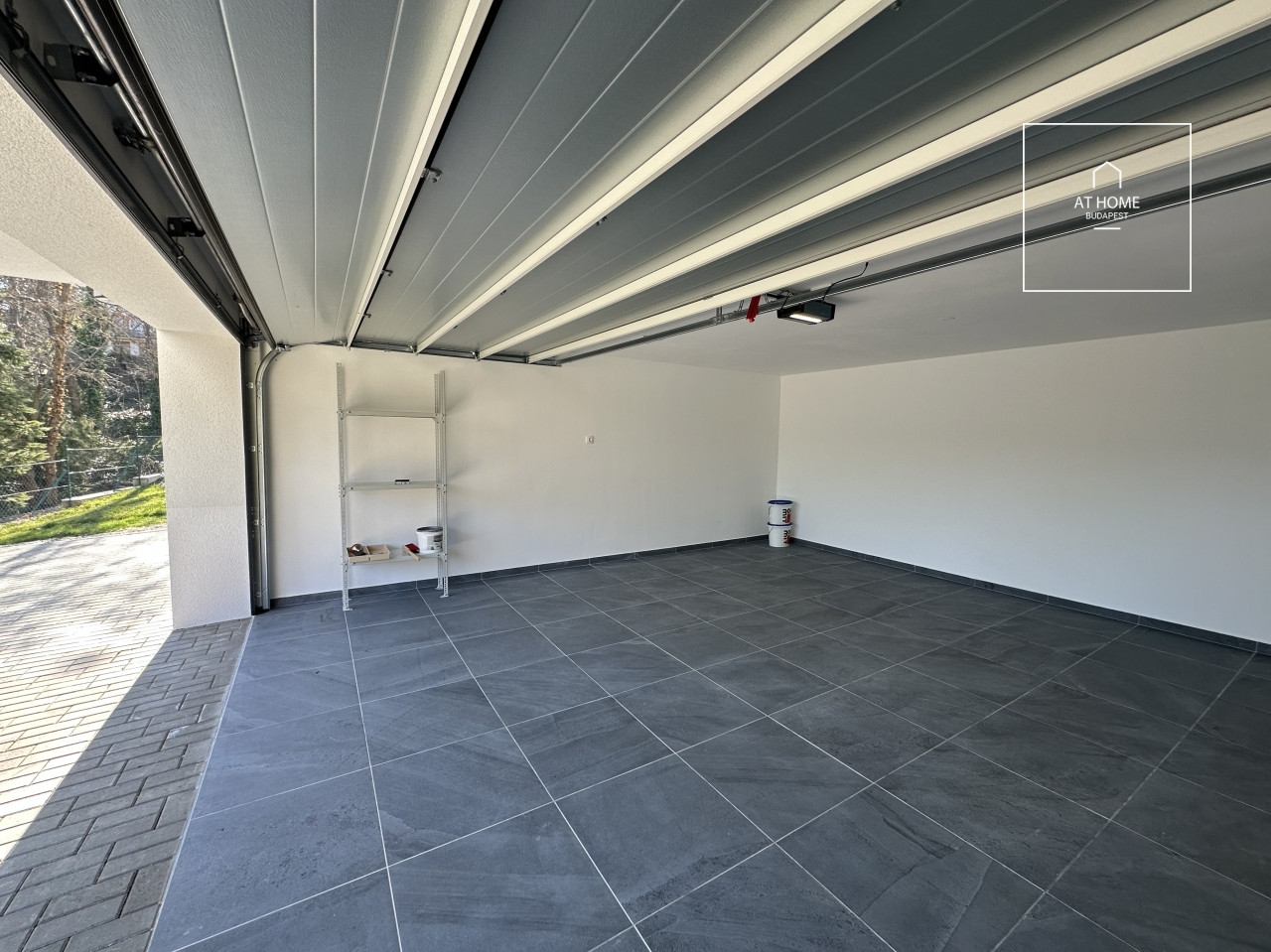 Minimalist-style 3-story family house in District III, Csúcshegy