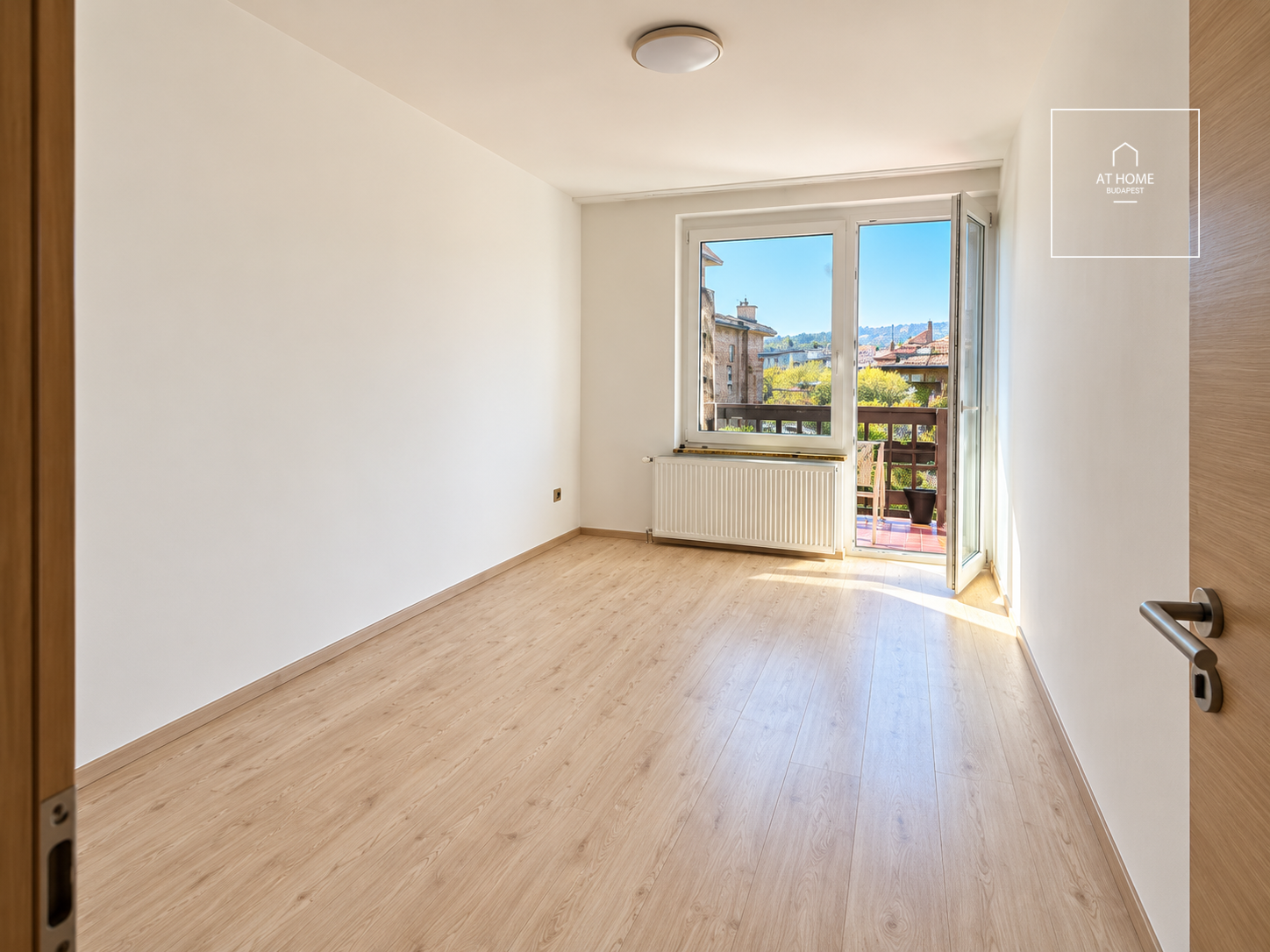 Elegant, sun-filled apartment in the sought-after Krisztinaváros area of Buda
