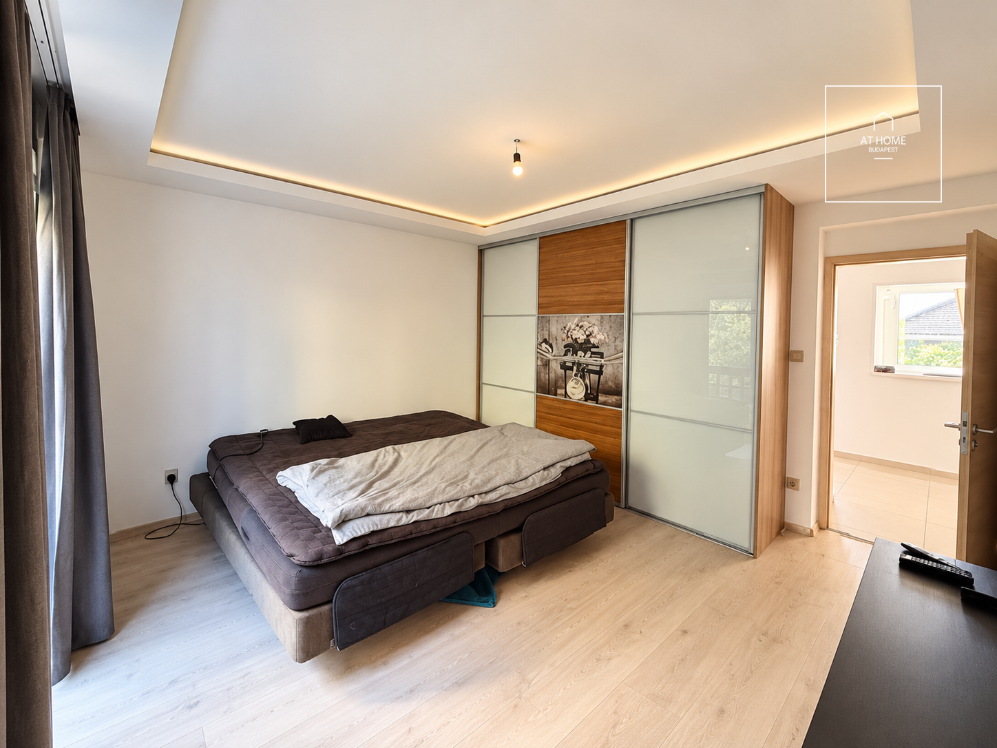 Elegant, sun-filled apartment in the sought-after Krisztinaváros area of Buda