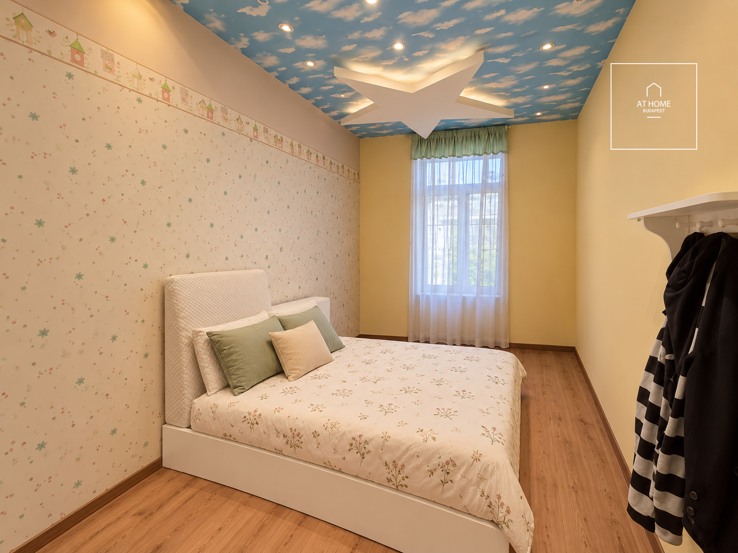 ELEGANT 2-BEDROOM APARTMENT WITH A BALCONY IN BUDAPEST\'S DISTRICT VII