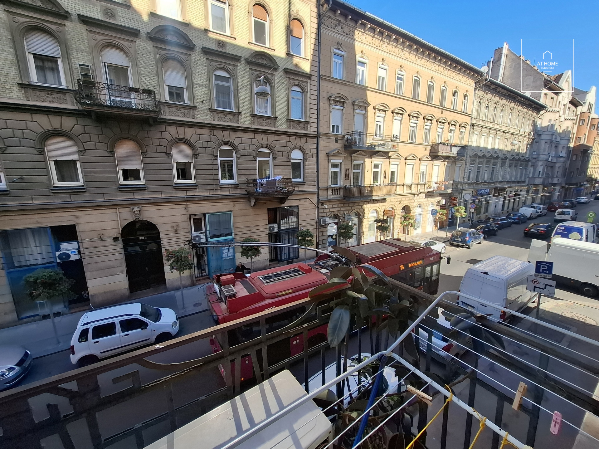 ELEGANT 2-BEDROOM APARTMENT WITH A BALCONY IN BUDAPEST\'S DISTRICT VII