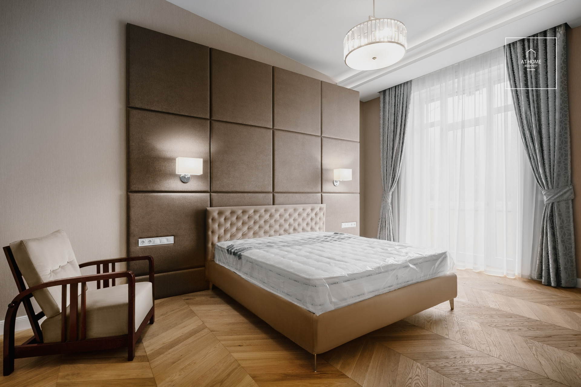 Luxury 3-bedroom apartment with view to the Danube for rent in downtown Budapest