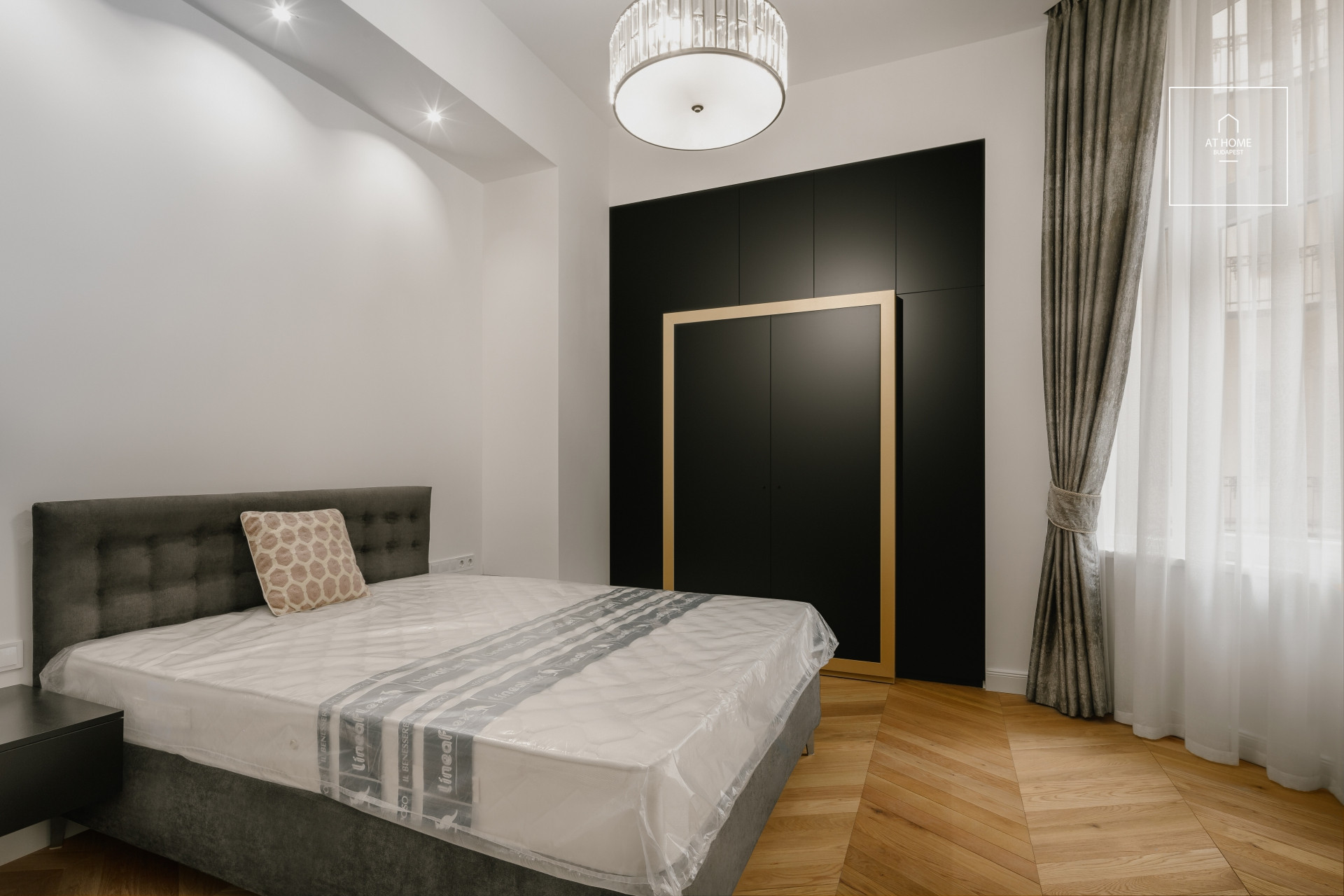 Luxury 3-bedroom apartment with view to the Danube for rent in downtown Budapest