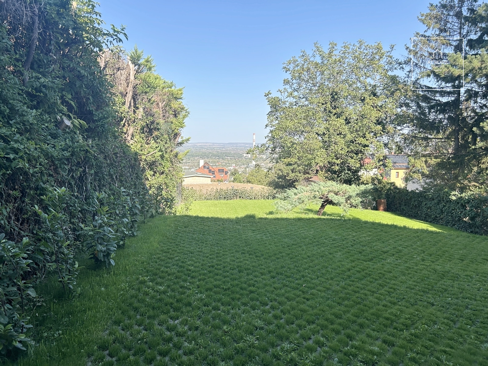 Panoramic Semi-Detached Villa in Testvérhegy – Spacious Interiors and a Peaceful Green Environment, Budapest, 3rd district