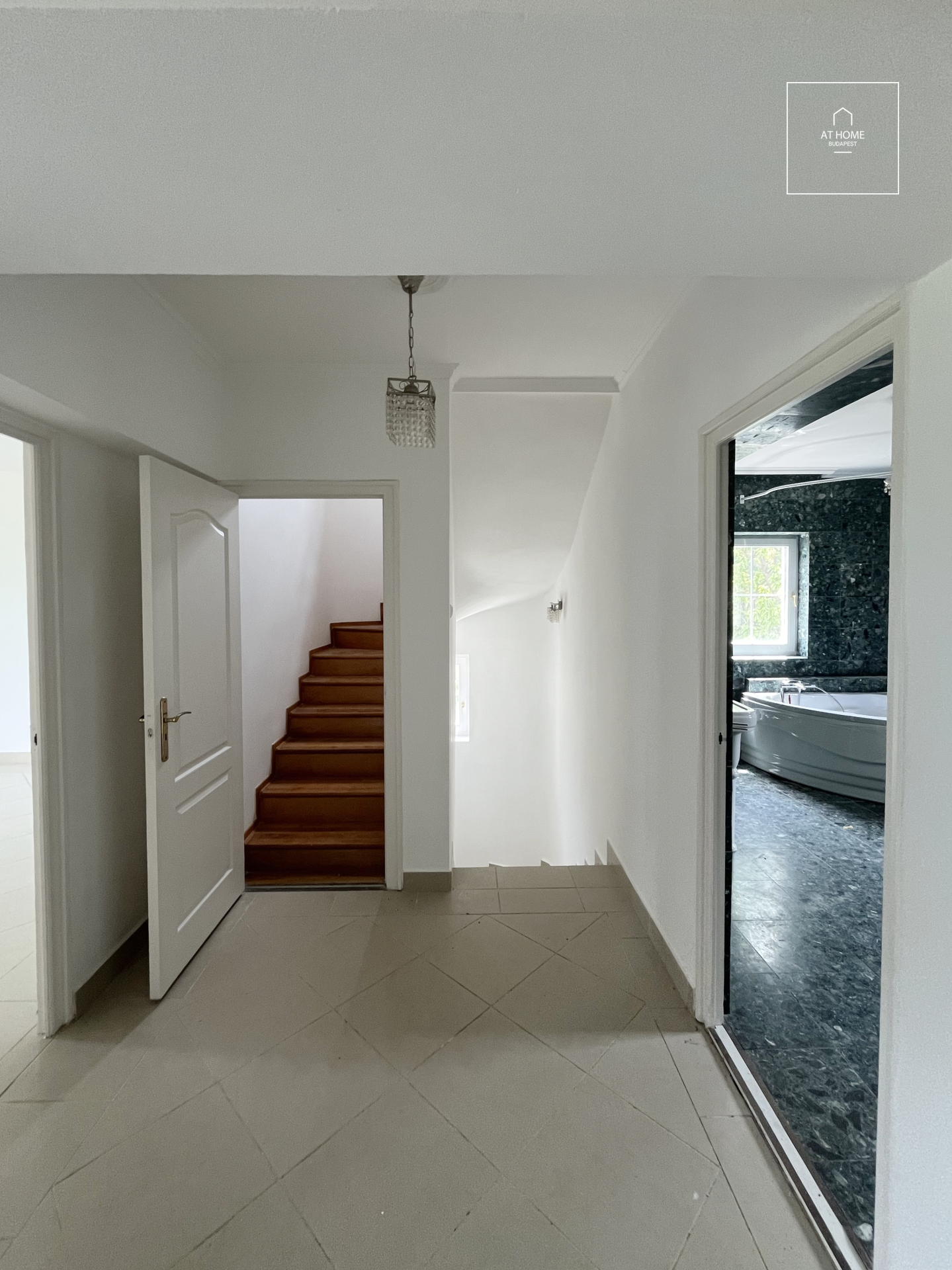 Panoramic Semi-Detached Villa in Testvérhegy – Spacious Interiors and a Peaceful Green Environment, Budapest, 3rd district