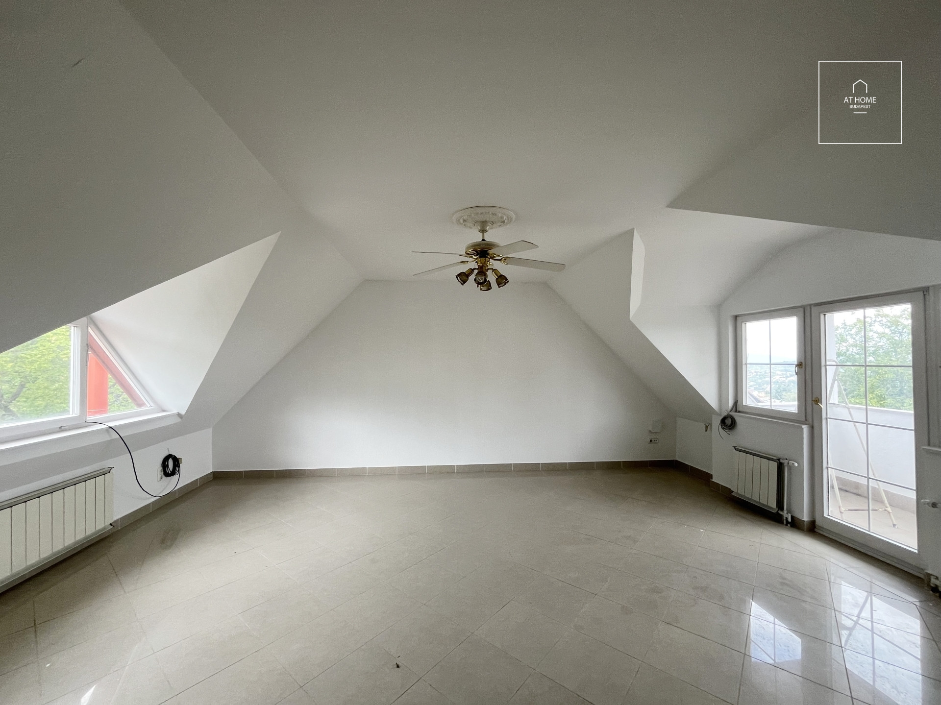 Panoramic Semi-Detached Villa in Testvérhegy – Spacious Interiors and a Peaceful Green Environment, Budapest, 3rd district