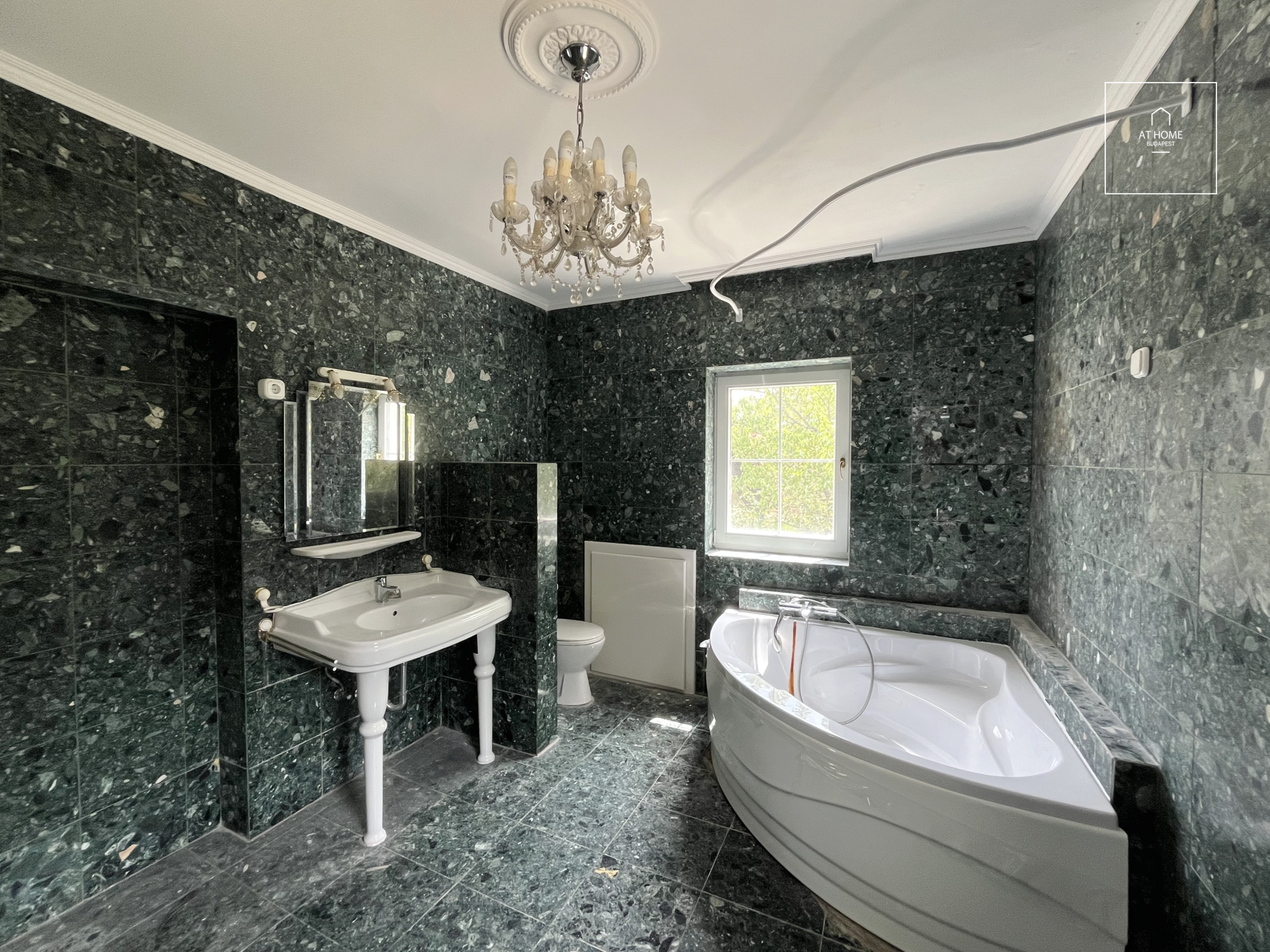 Panoramic Semi-Detached Villa in Testvérhegy – Spacious Interiors and a Peaceful Green Environment, Budapest, 3rd district