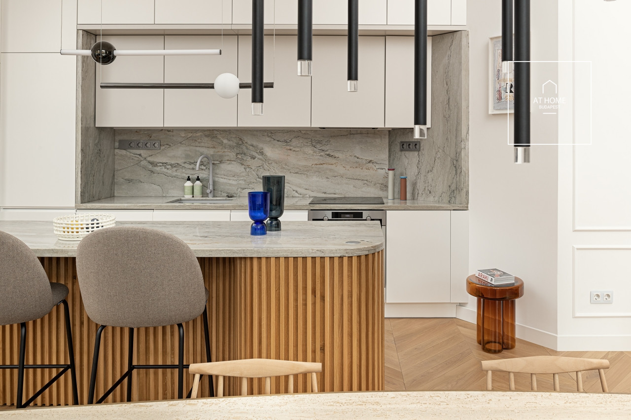 Exclusive Luxury Design 110 m² Apartment in the Castle District